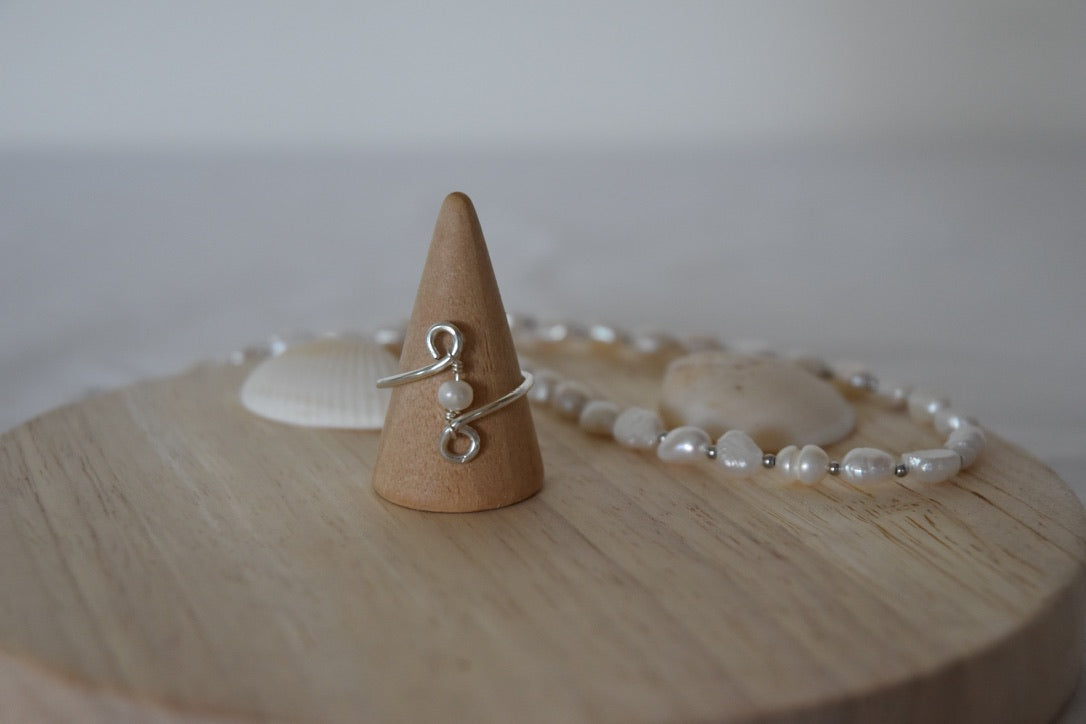 Pearl Loop: Beaded Ring