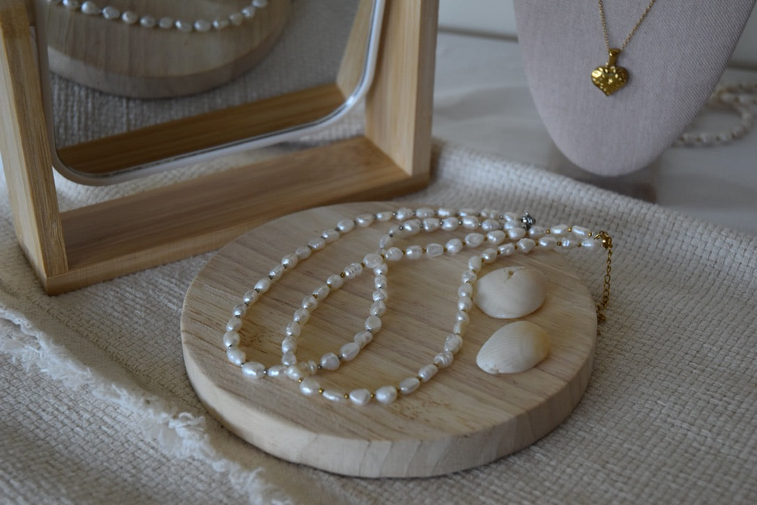 The Classic Pearl: Beaded Necklace