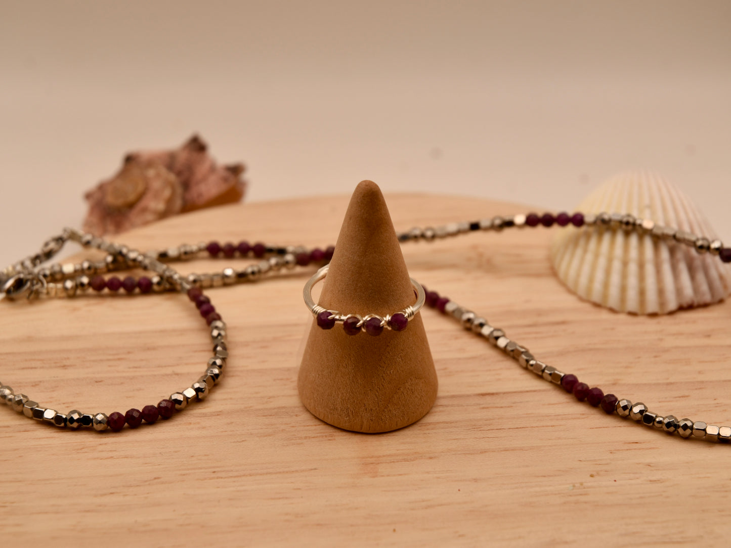 Berry Four Speckled Glow: Wire Ring