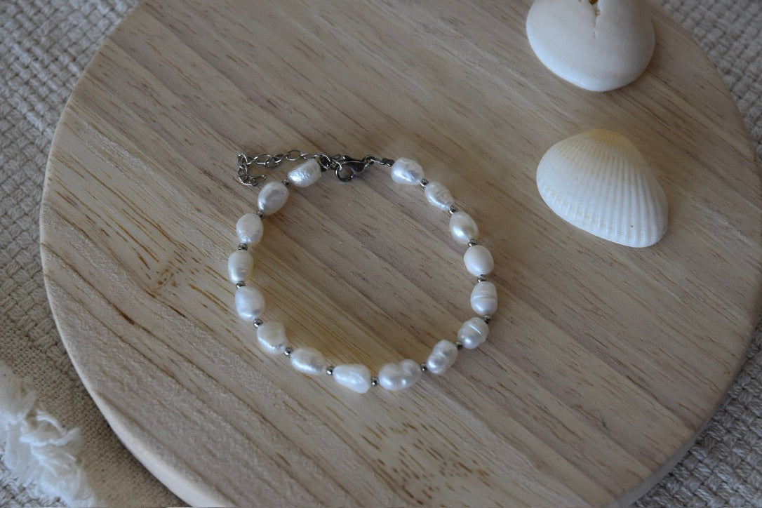 The Classic Pearl: Beaded Bracelet