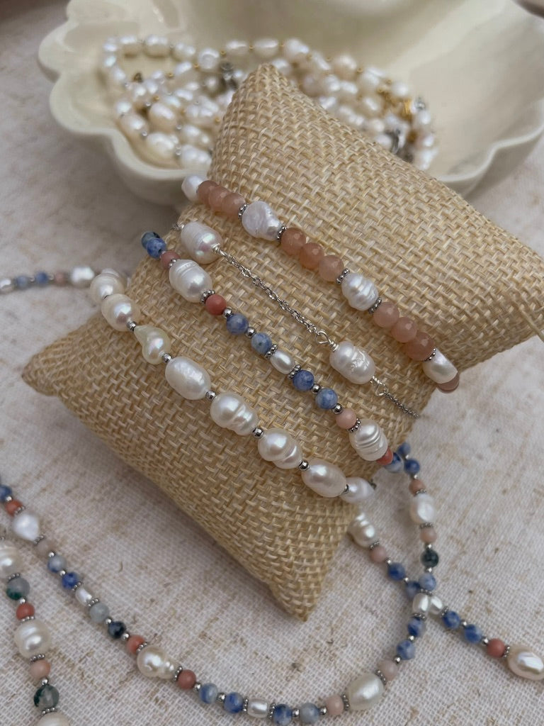 Shoreline Bliss: Beaded Bracelet