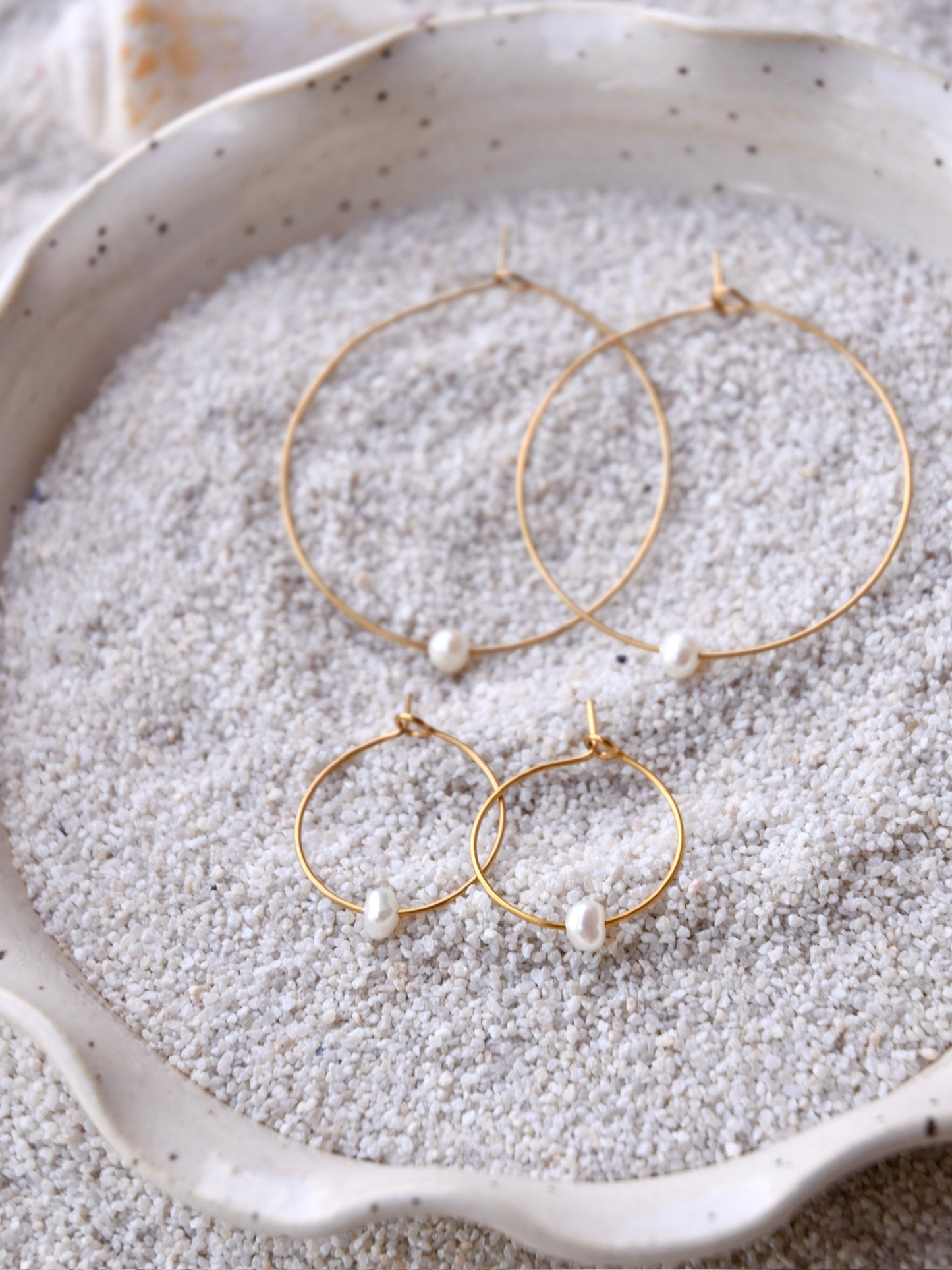 Simple Pearl: Hooped Earring