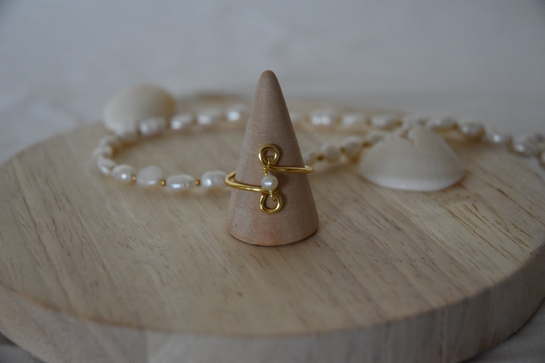 Pearl Loop: Beaded Ring