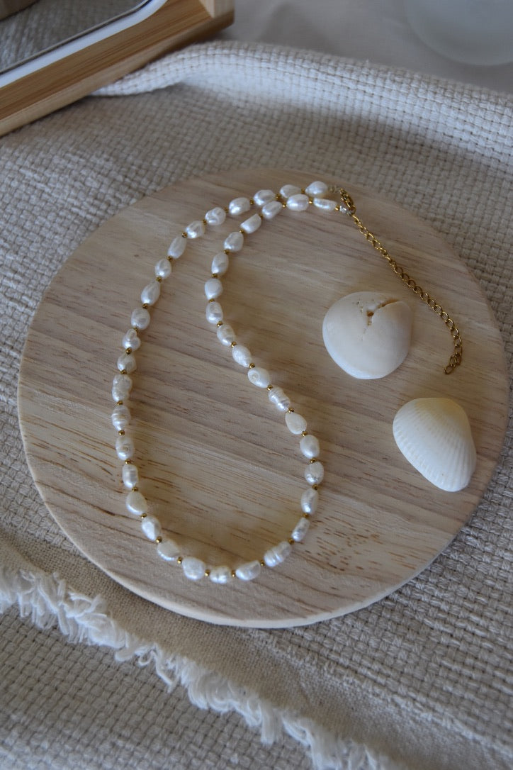 The Classic Pearl: Beaded Necklace