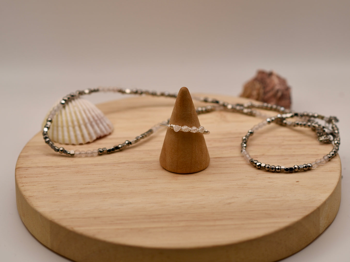 Misty Four Speckled Glow: Wire Ring