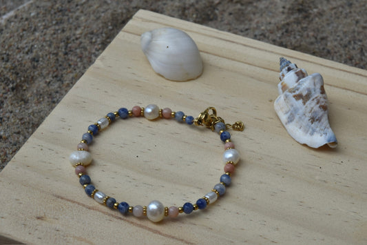 Shoreline Bliss: Beaded Bracelet