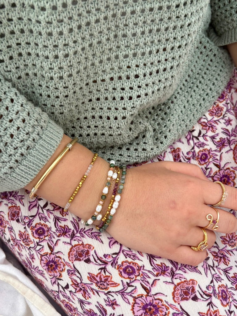 Misty Speckled Glow: Beaded Bracelet