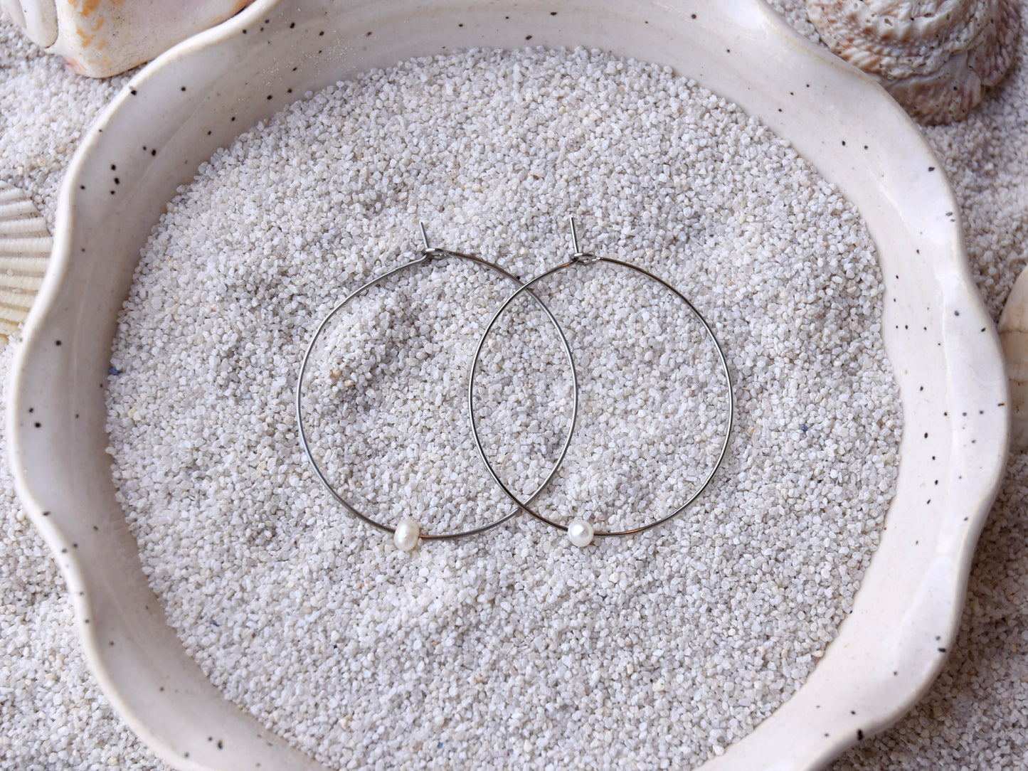 Simple Pearl: Hooped Earring