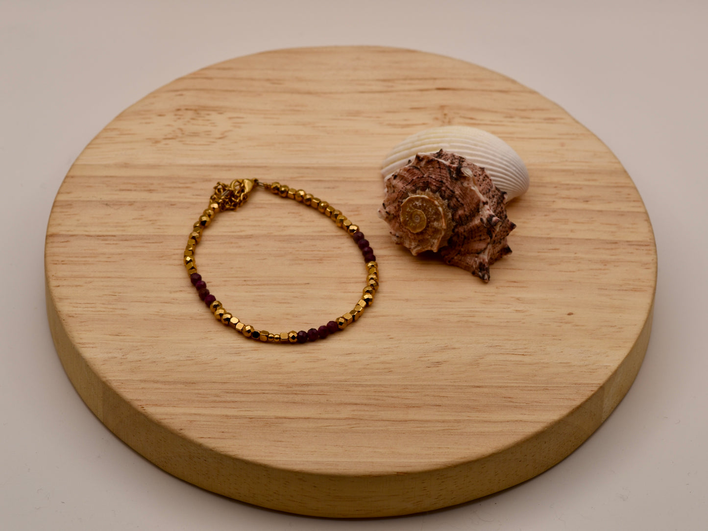 Berry Speckled Glow: Beaded Bracelet