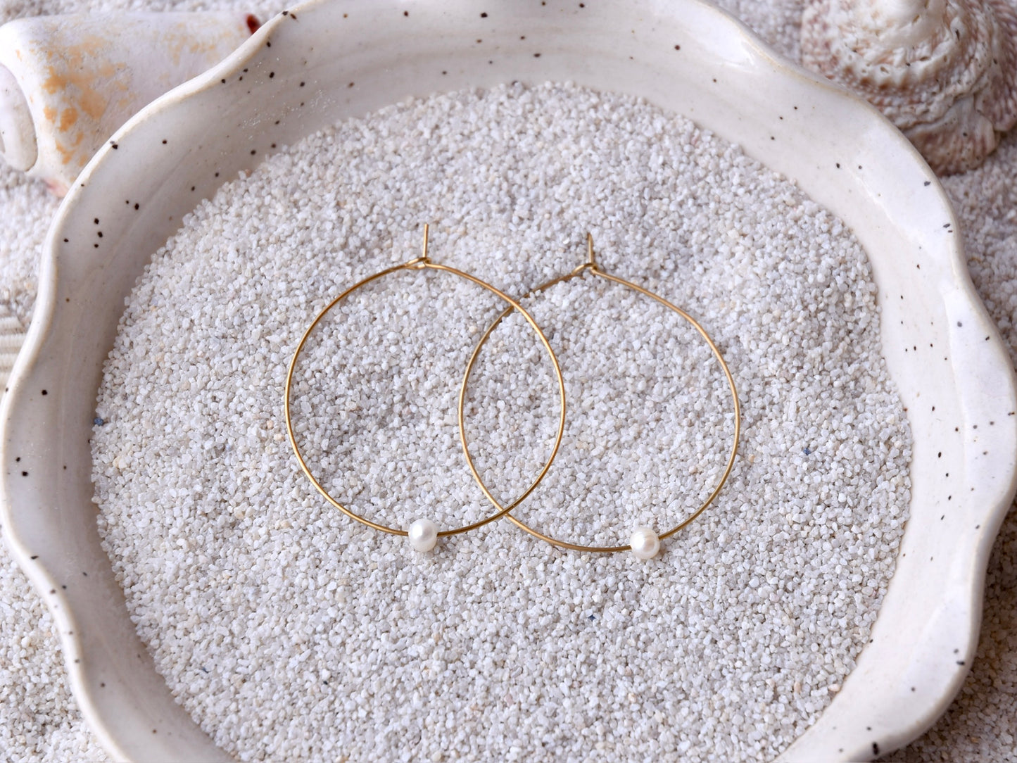 Simple Pearl: Hooped Earring