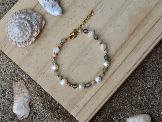 Sandy Dunes: Beaded Bracelet