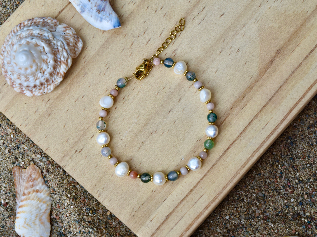 Sandy Dunes: Beaded Bracelet