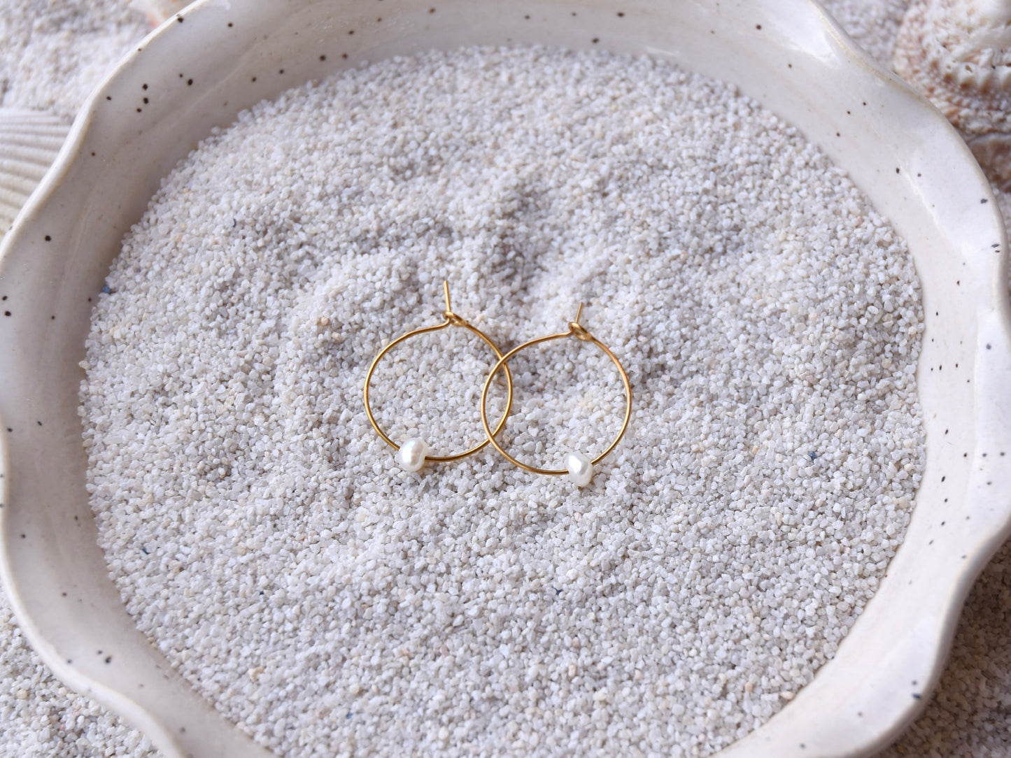 Simple Pearl Mini: Hooped Earring