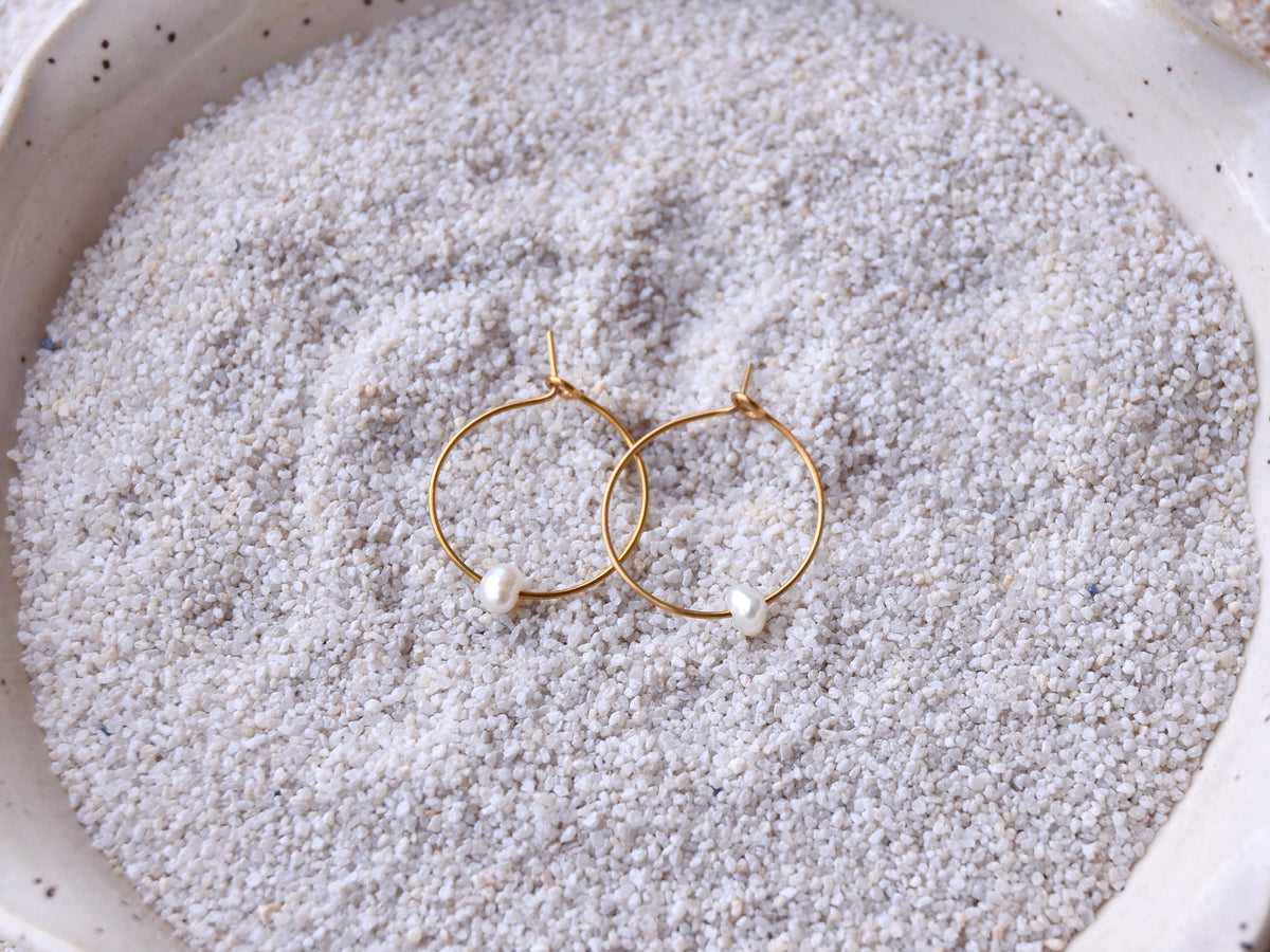 Simple Pearl Mini: Hooped Earring