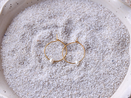 Simple Pearl Mini: Hooped Earring