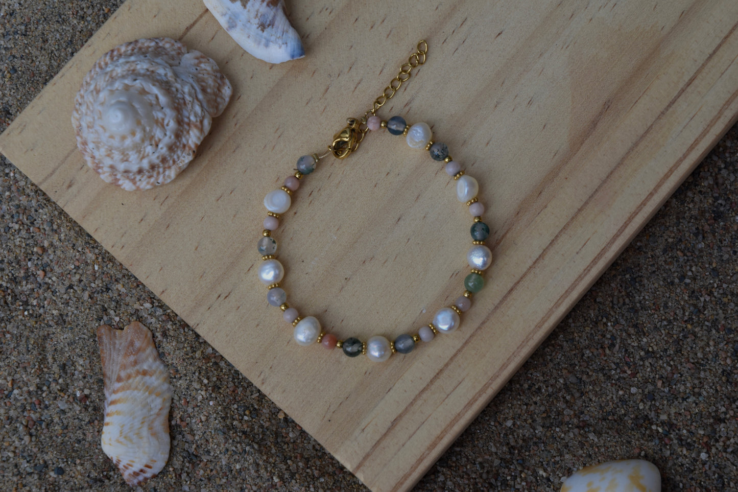 Sandy Dunes: Beaded Bracelet